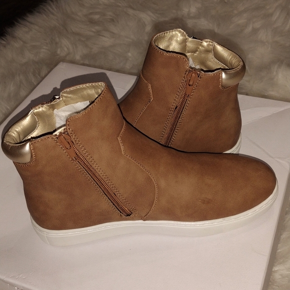 KENNETH Cole Girls boot NWOT - Picture 3 of 4